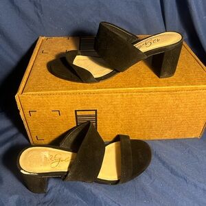 42 gold- sandals, black suede, 6 women QS